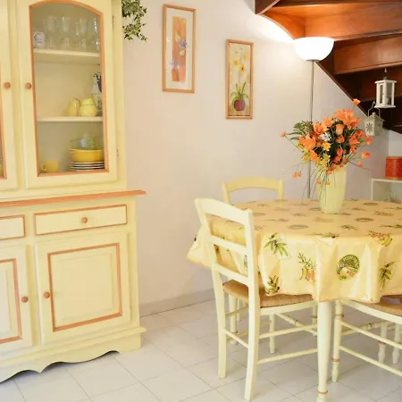 Дом отдыха Maison En Duplex Au Lavandou Avec Piscine, Terrasse Et Parking Prive - 3 Pieces, 6 Couchages - Fr-1-251-20 *