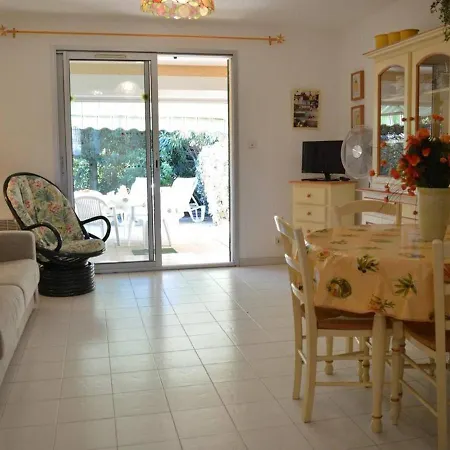 Ferienhaus Maison En Duplex Au Lavandou Avec Piscine, Terrasse Et Parking Prive - 3 Pieces, 6 Couchages - Fr-1-251-20 Le Lavandou