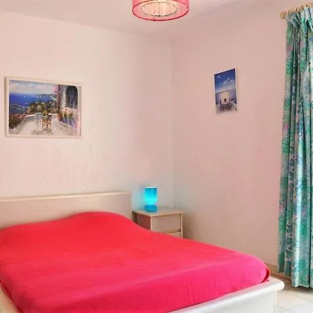 Дом отдыха Maison En Duplex Au Lavandou Avec Piscine, Terrasse Et Parking Prive - 3 Pieces, 6 Couchages - Fr-1-251-20