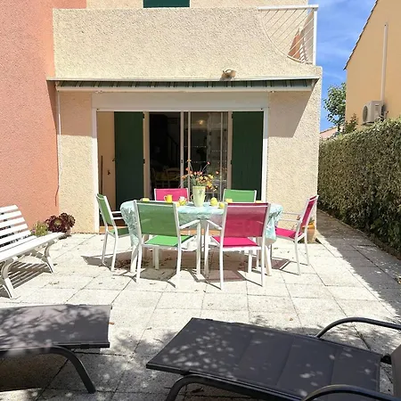 Дом отдыха Maison En Duplex Au Lavandou Avec Piscine, Terrasse Et Parking Prive - 3 Pieces, 6 Couchages - Fr-1-251-20 *