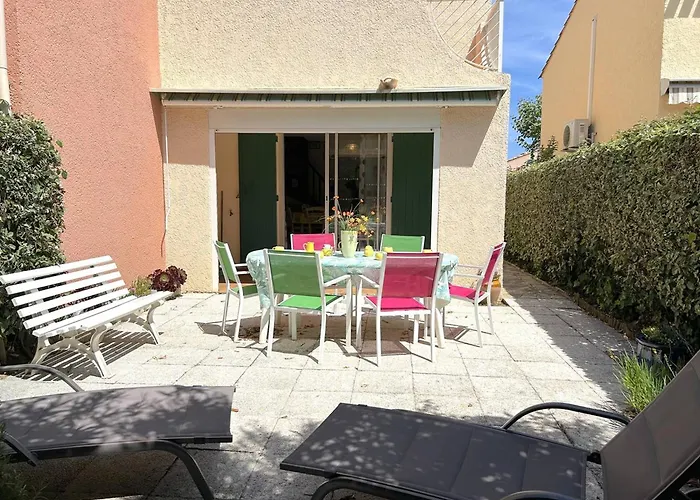 Semesterbostad Maison En Duplex Au Lavandou Avec Piscine, Terrasse Et Parking Prive - 3 Pieces, 6 Couchages - Fr-1-251-20 *